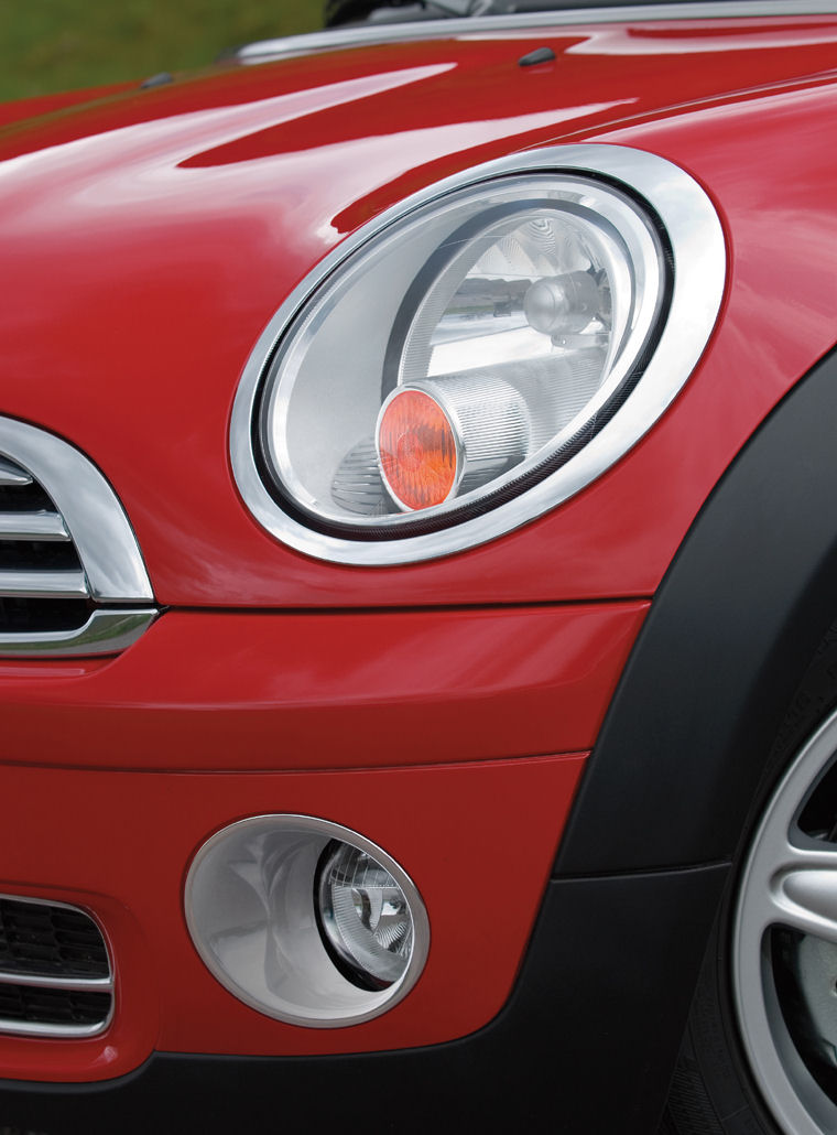 2008 Mini Cooper Headlight Picture