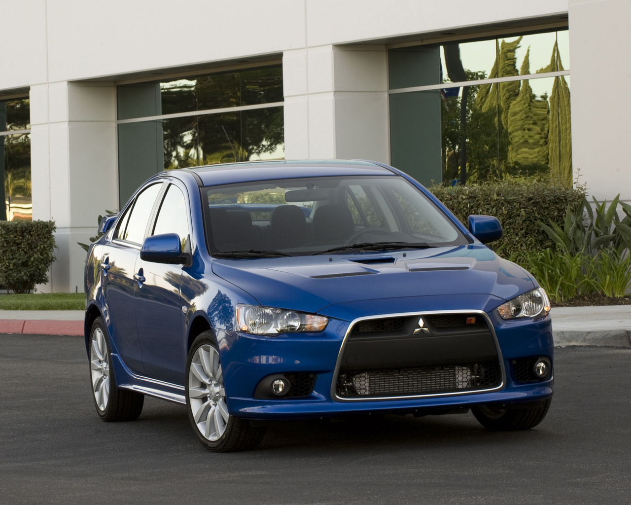 Mitsubishi Lancer Desktop Wallpaper