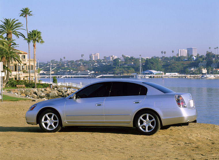 2002 Nissan Altima 3.5 SE Picture