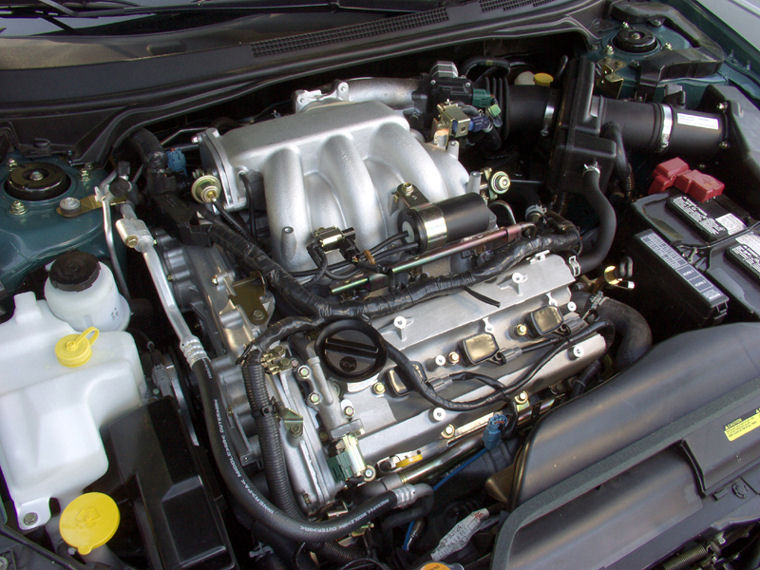 2002 Nissan Altima 3.5L V6 Engine Picture