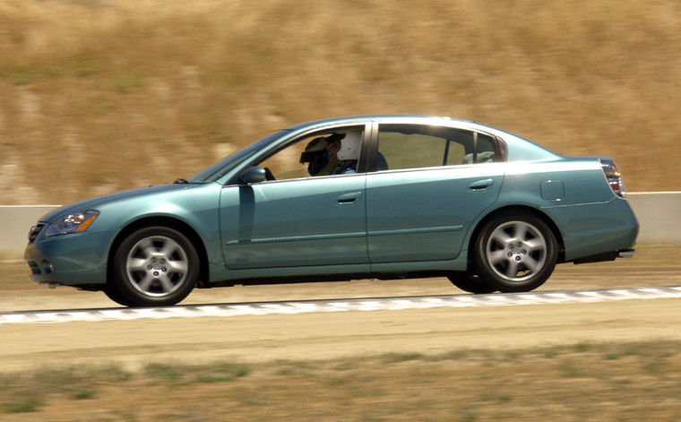 2002 Nissan Altima 3.5 SE Picture