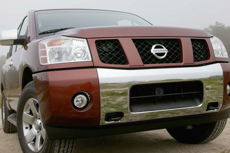 2004 Nissan Pathfinder Armada Headlight Picture