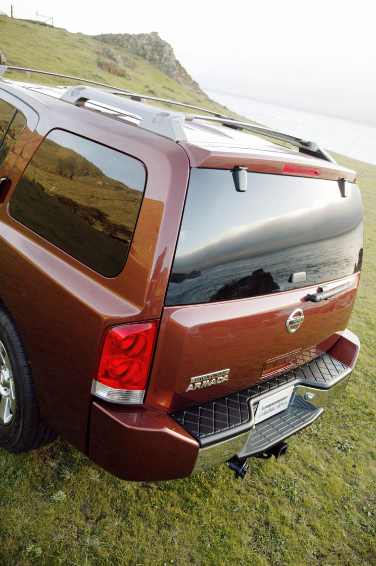 2004 Nissan Pathfinder Armada Tail Light Picture