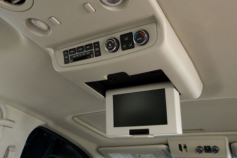 2009 Nissan Armada SE Overhead Screen Picture