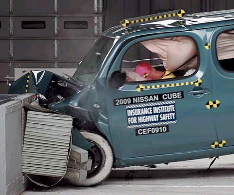 2009 Nissan Cube IIHS Frontal Impact Crash Test Picture