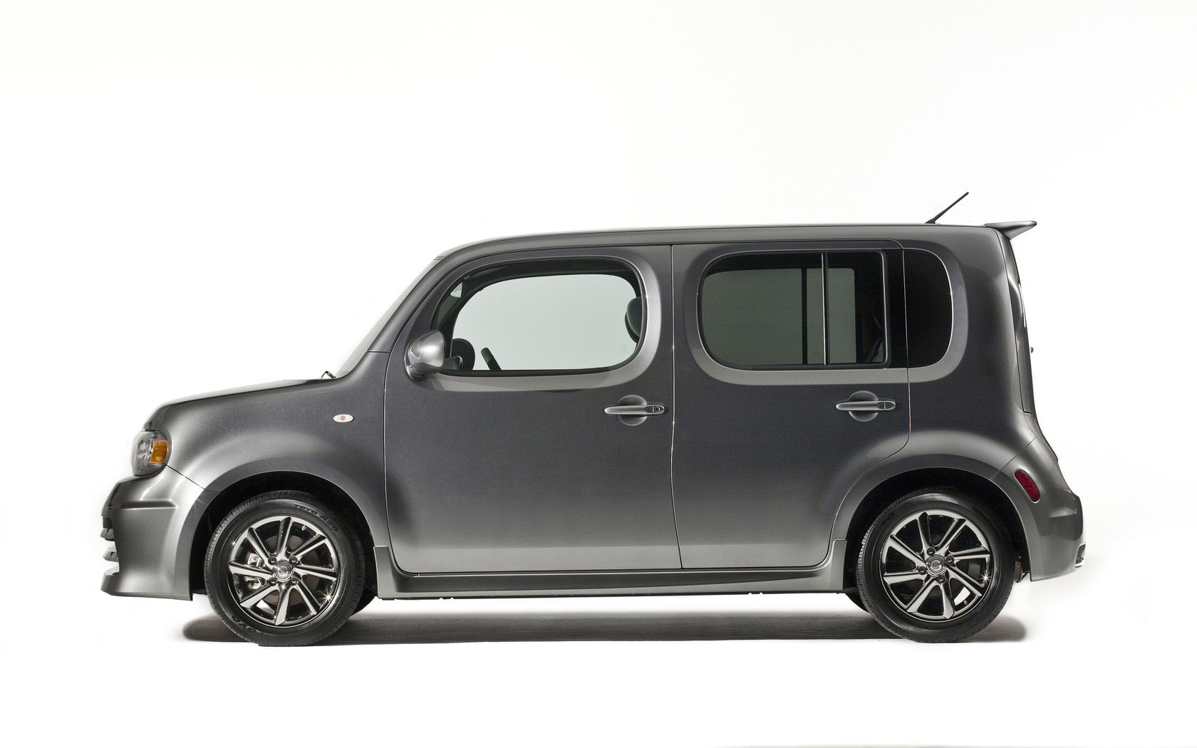 Nissan Cube Desktop Wallpaper