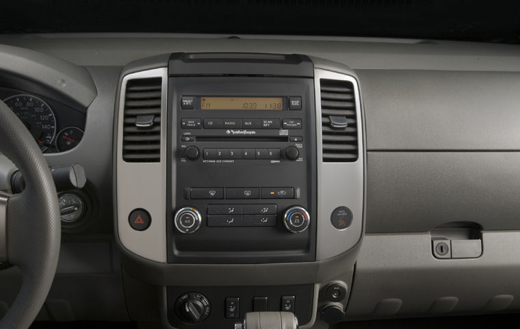 2009 Nissan Frontier Crew Cab LE Dashboard Picture