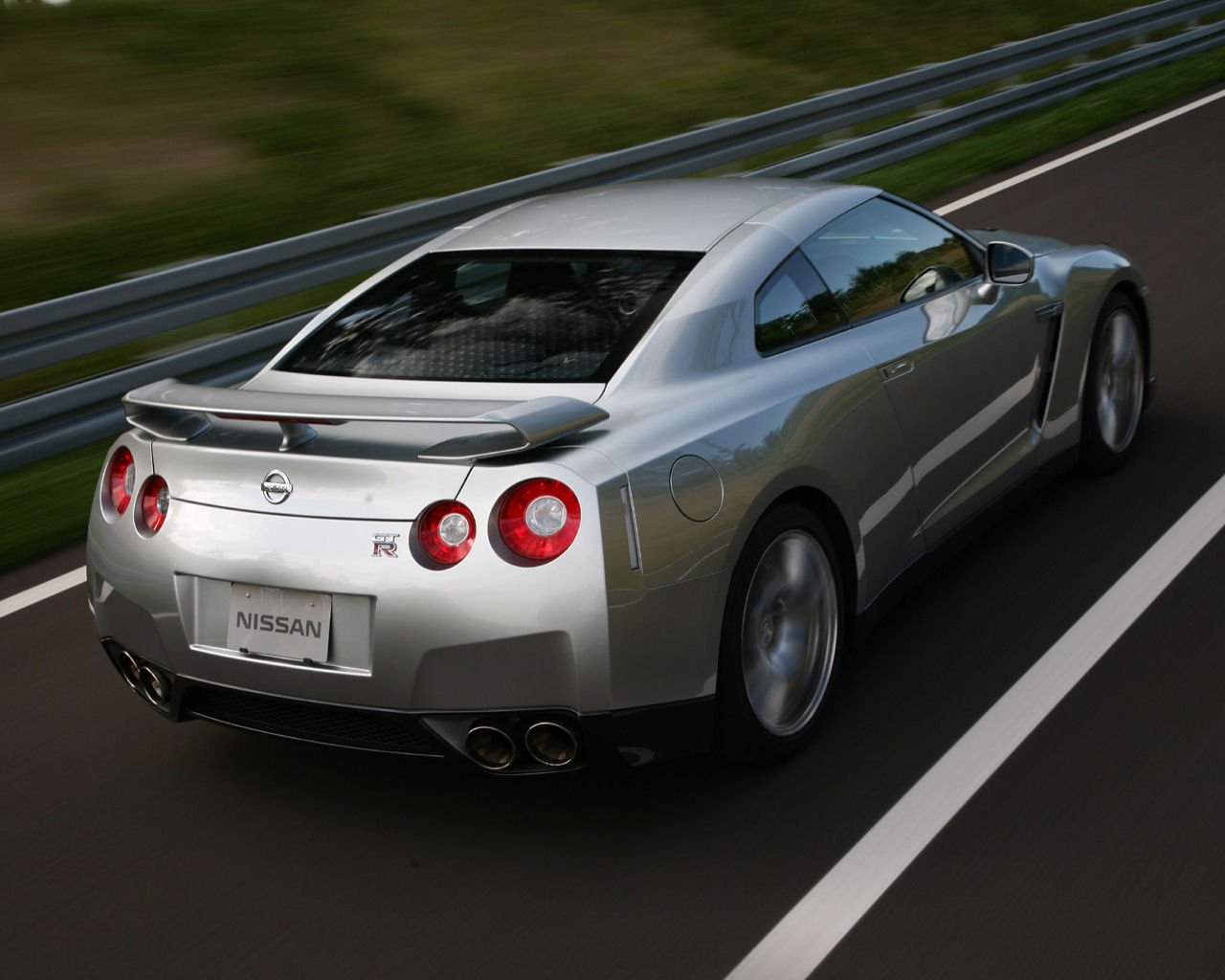 Nissan GT-R Desktop Wallpaper