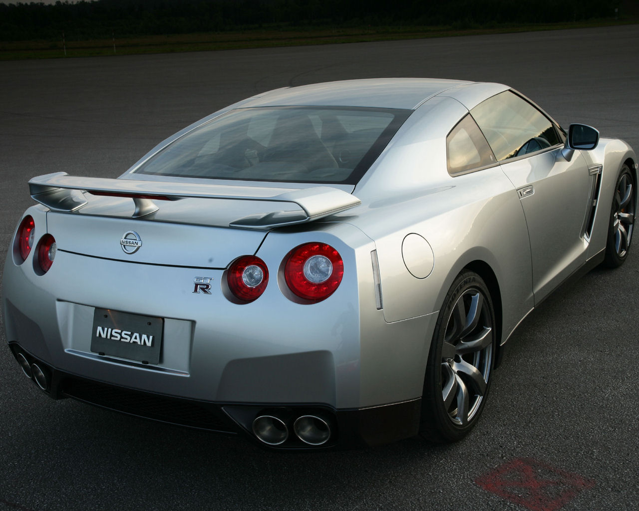 Nissan GT-R Desktop Wallpaper