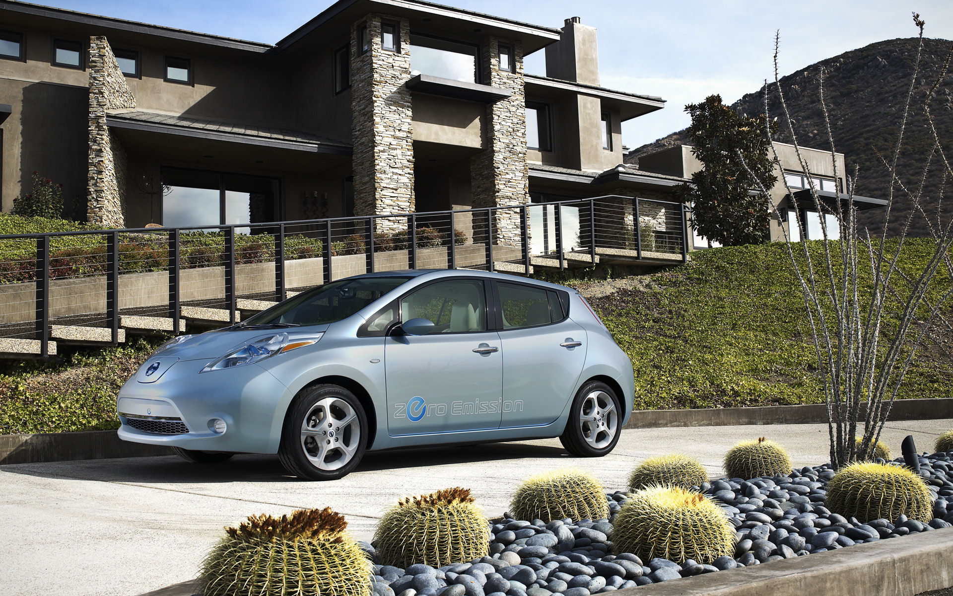 Nissan Leaf Desktop Wallpaper