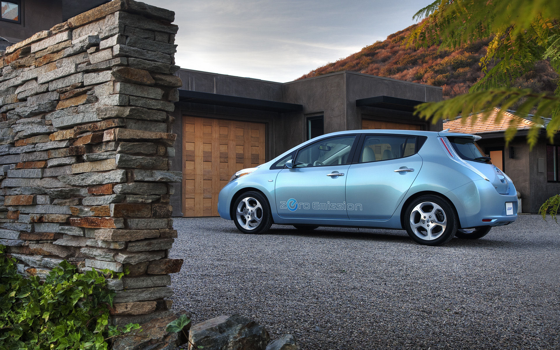 Nissan Leaf Desktop Wallpaper