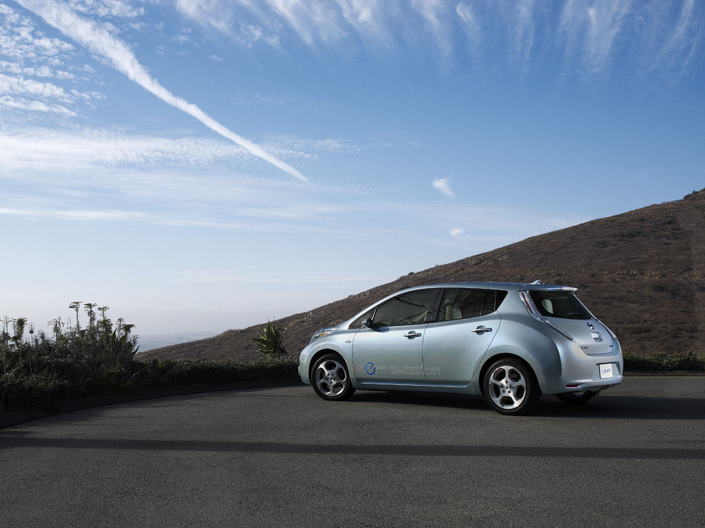 Nissan Leaf Desktop Wallpaper