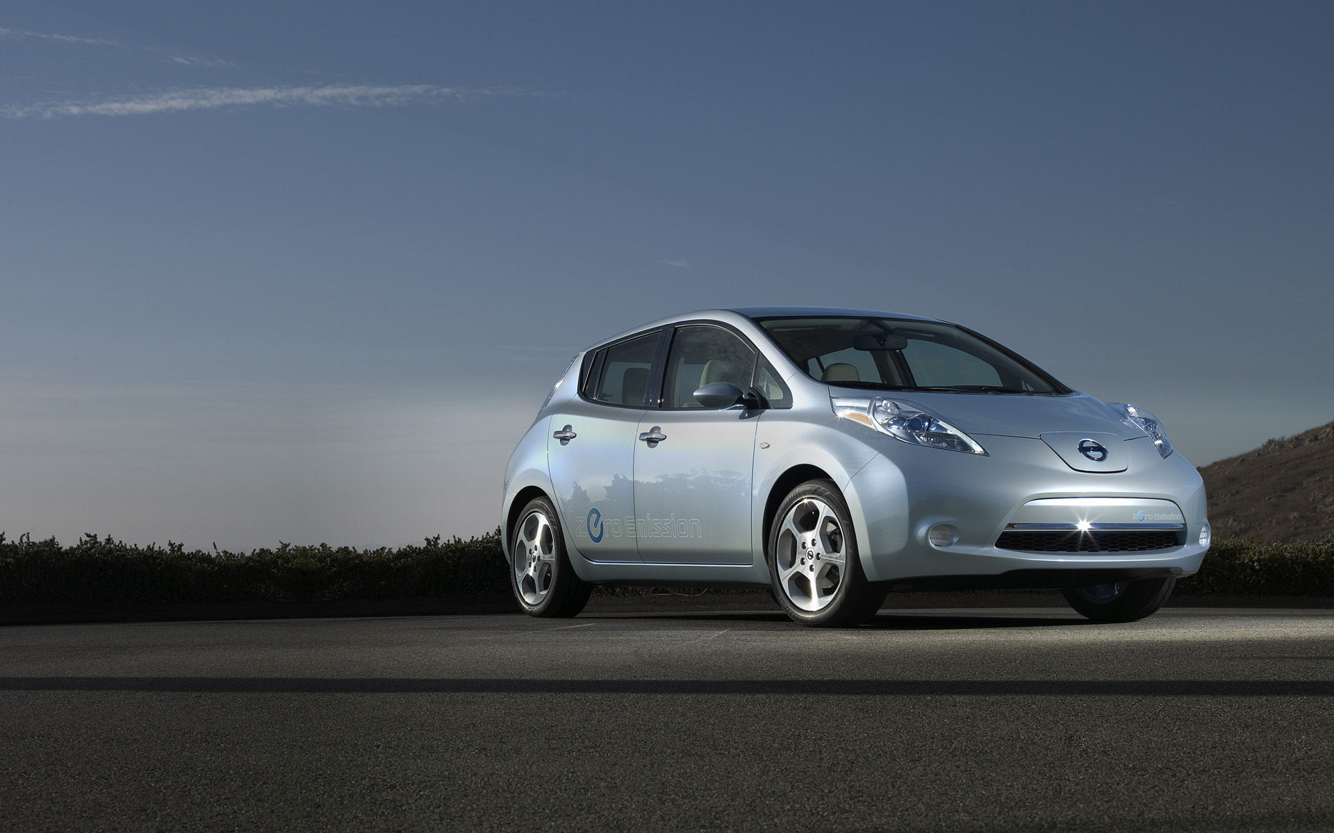 Nissan Leaf Desktop Wallpaper