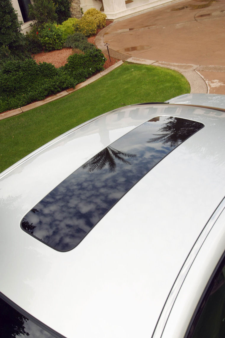 2004 Nissan Maxima SkyView Roof Picture