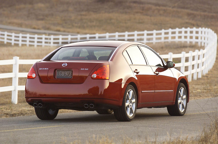 2004 Nissan Maxima Picture