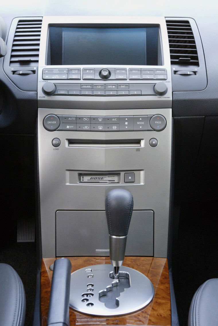 2004 Nissan Maxima Center Console Picture