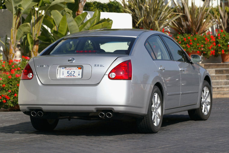 2004 Nissan Maxima Picture