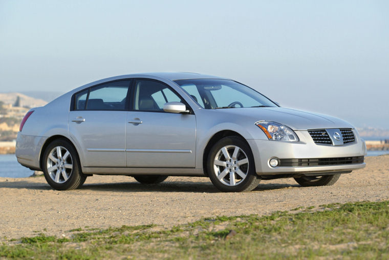 2004 Nissan Maxima Picture