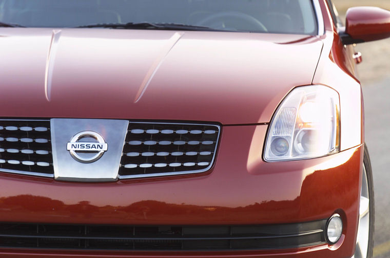 2005 Nissan Maxima Headlight Picture