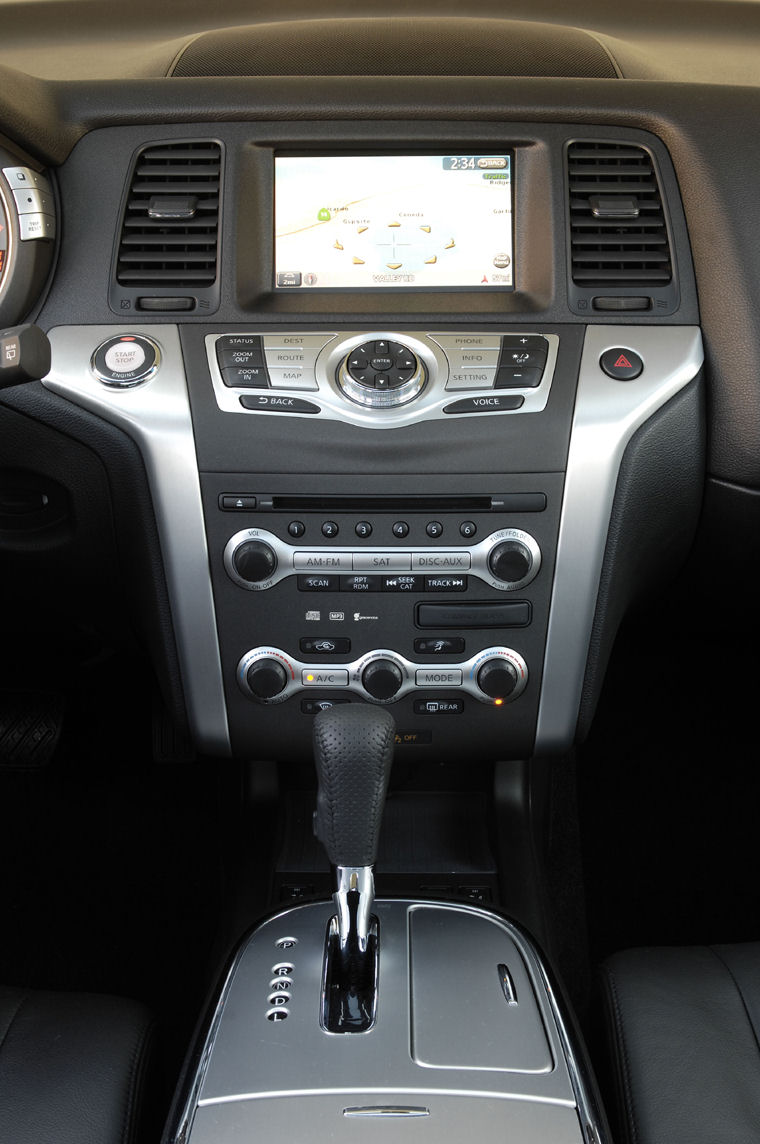 2009 Nissan Murano Center Console Picture