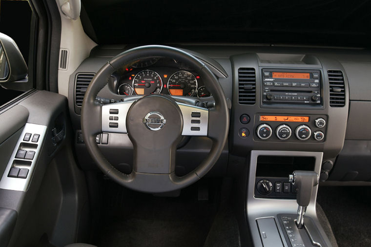 2005 Nissan Pathfinder SE Cockpit Picture