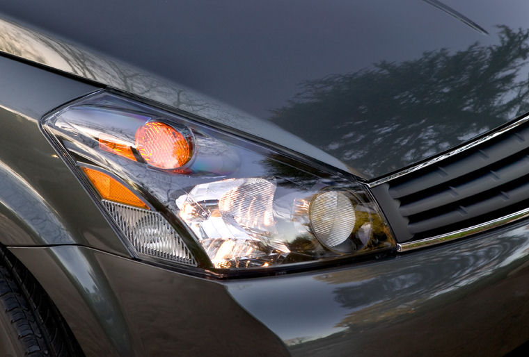 2009 Nissan Quest 3.5 SL Headlight Picture