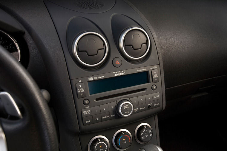 2009 Nissan Rogue Dashboard Picture