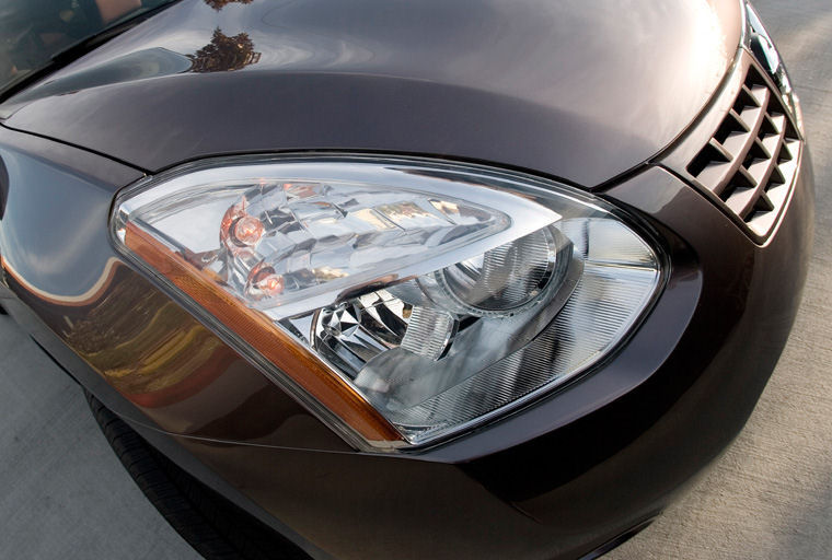 2009 Nissan Rogue Headlight Picture