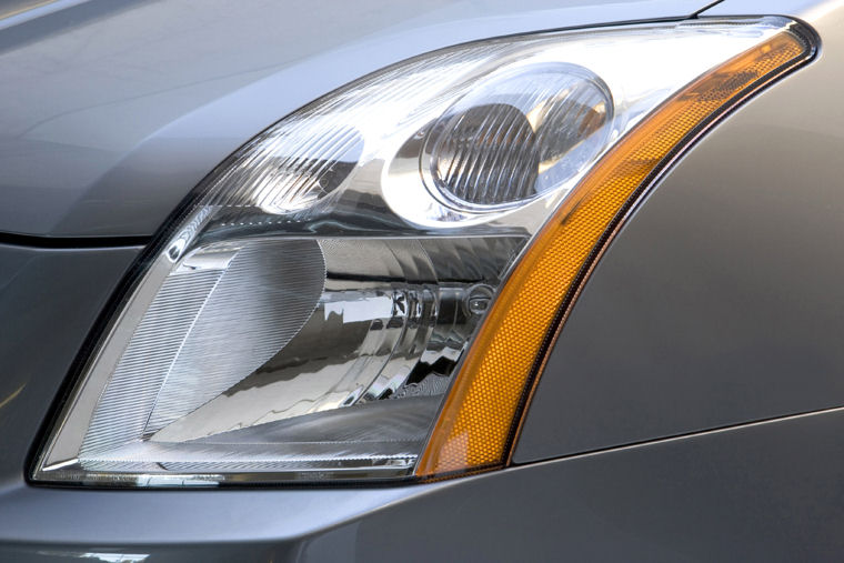 2008 Nissan Sentra Headlight Picture