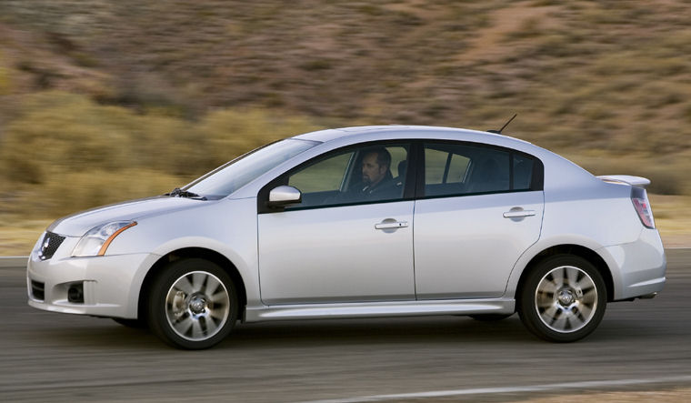 2009 Nissan Sentra SE-R Picture