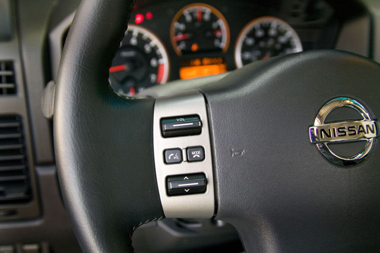 2008 Nissan Titan Crew Cab Steering-Wheel Controls Picture