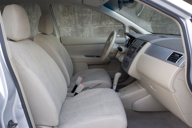 2007 Nissan Versa Hatchback Front Seats Picture