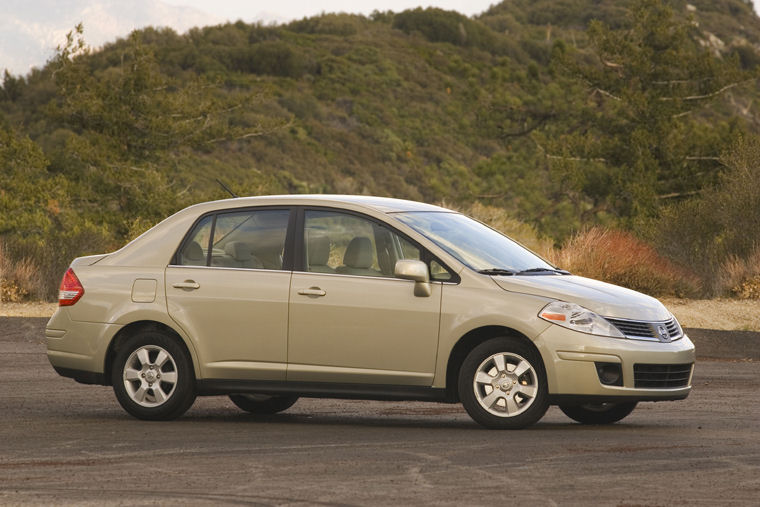 2008 Nissan Versa Sedan Picture