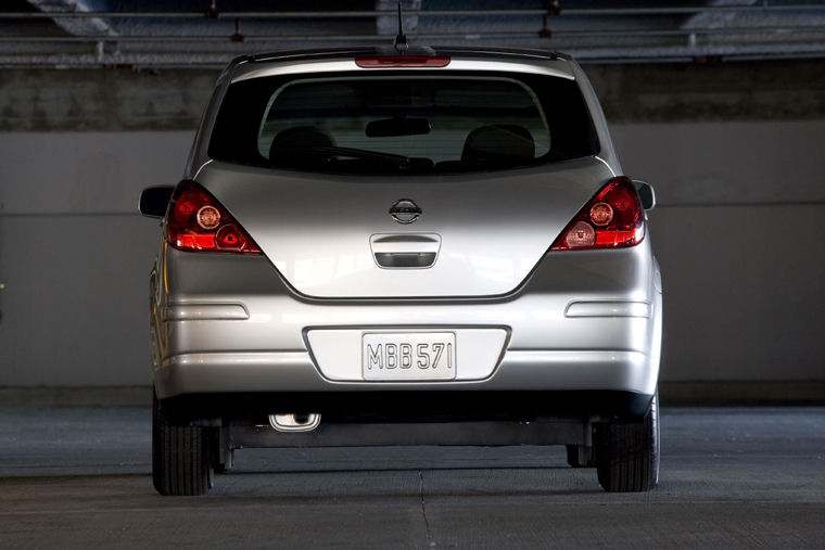 2008 Nissan Versa Hatchback Picture