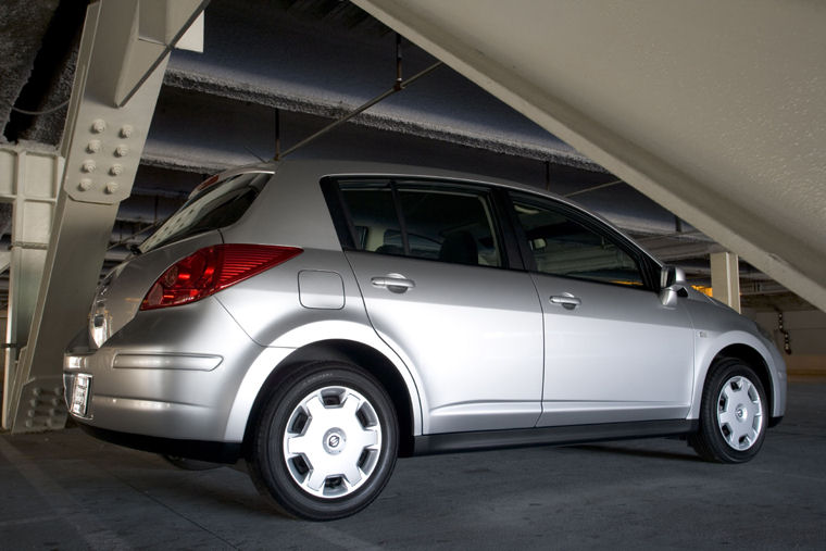 2008 Nissan Versa Hatchback Picture