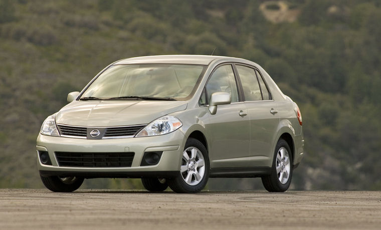 2008 Nissan Versa Sedan Picture