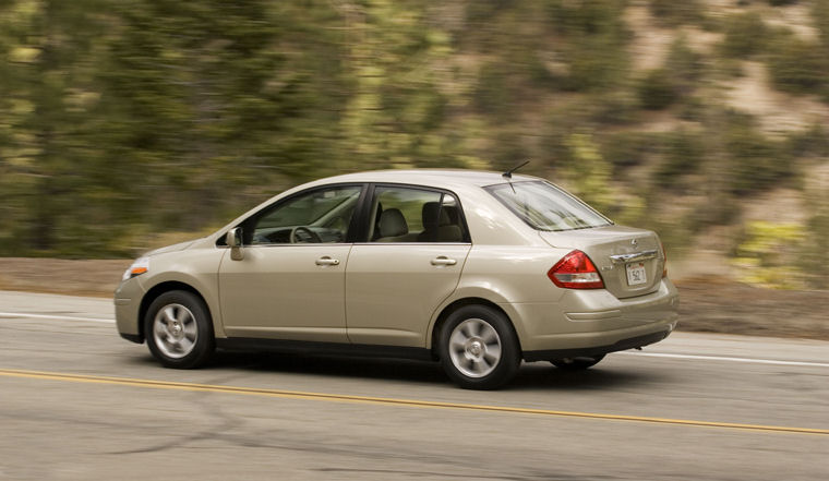 2008 Nissan Versa Sedan Picture