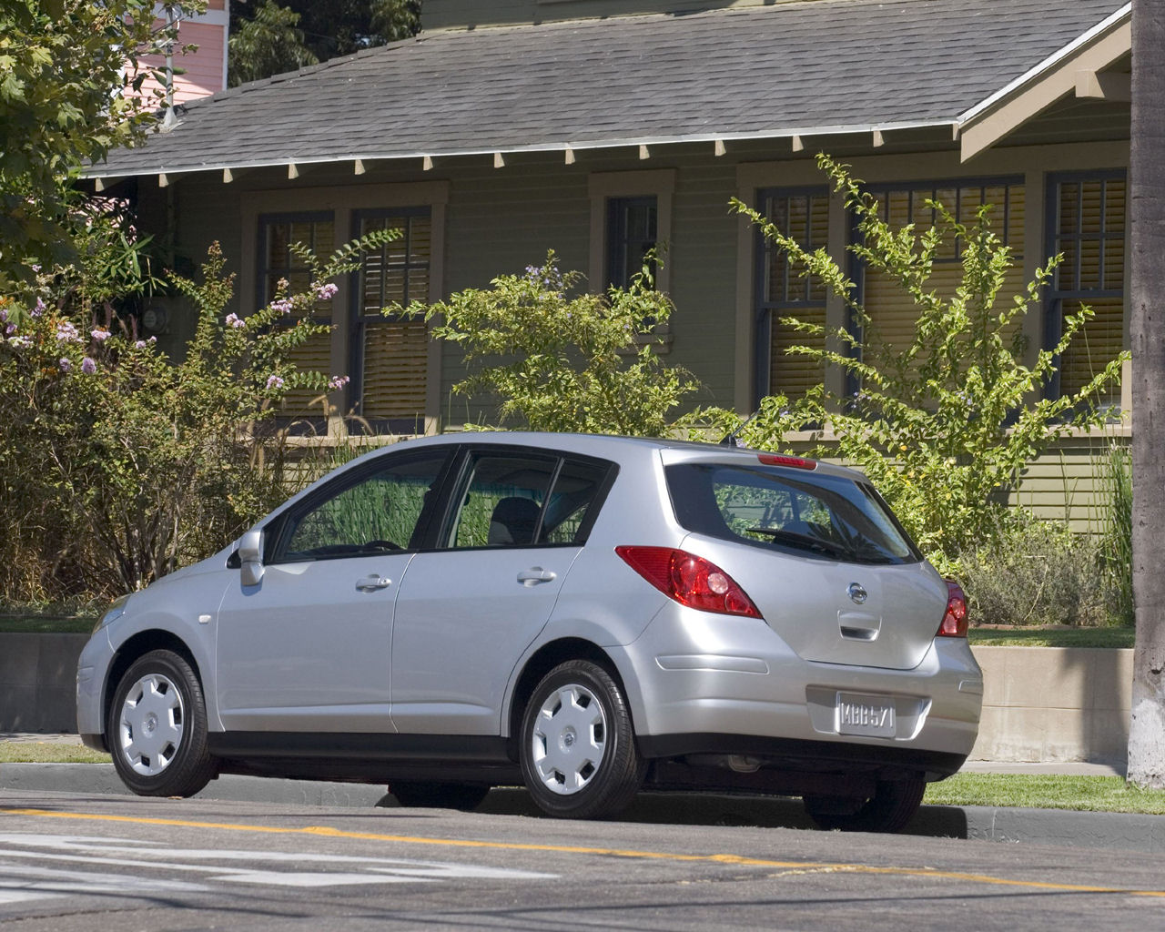 Nissan Versa Desktop Wallpaper