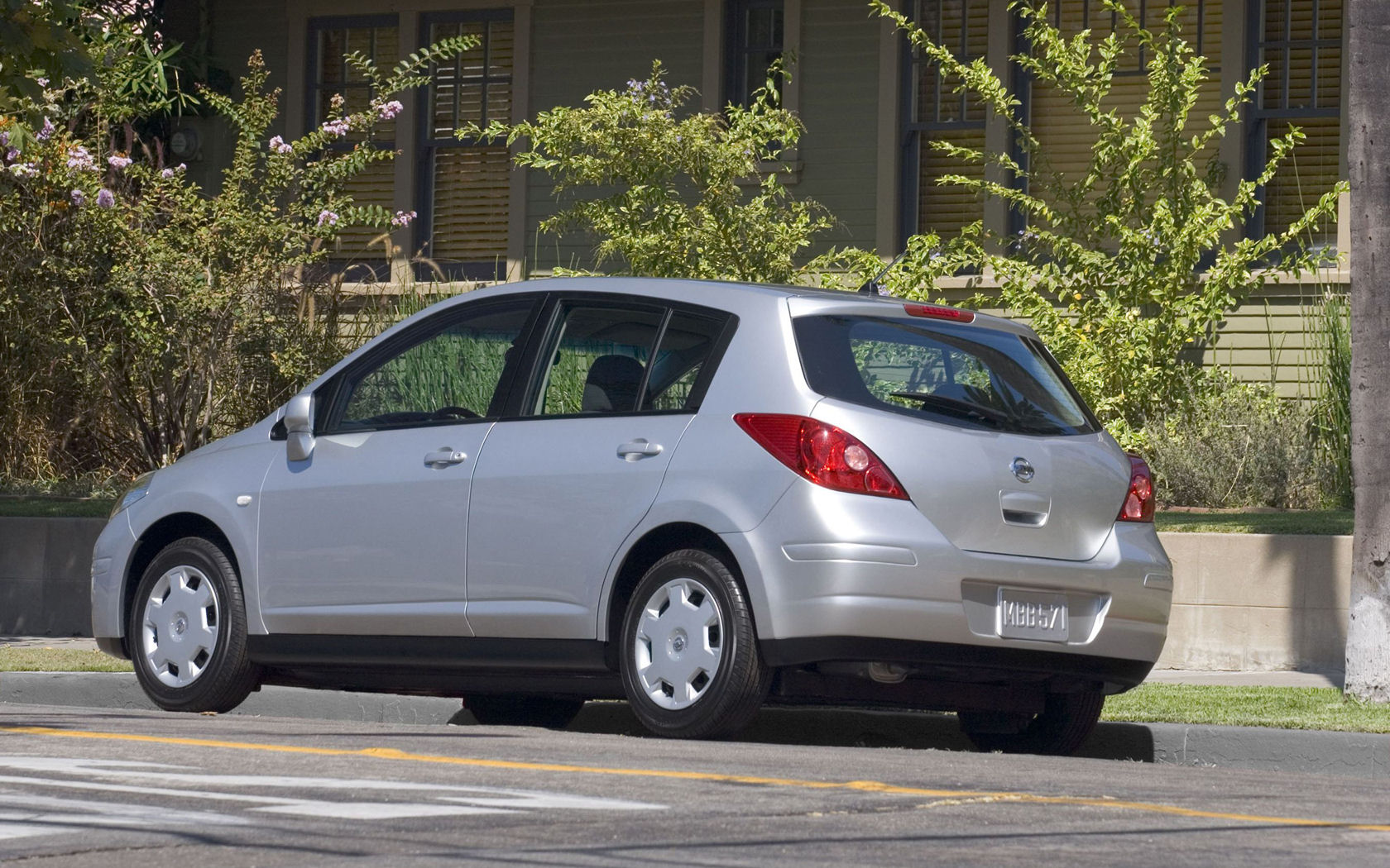 Nissan Versa Desktop Wallpaper