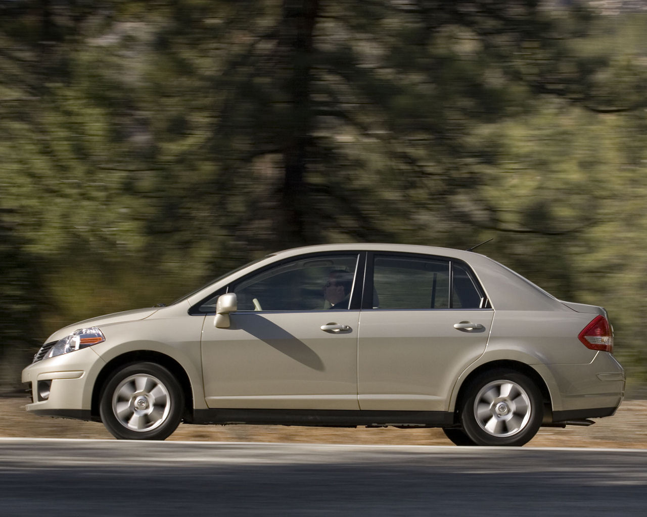 Nissan Versa Desktop Wallpaper