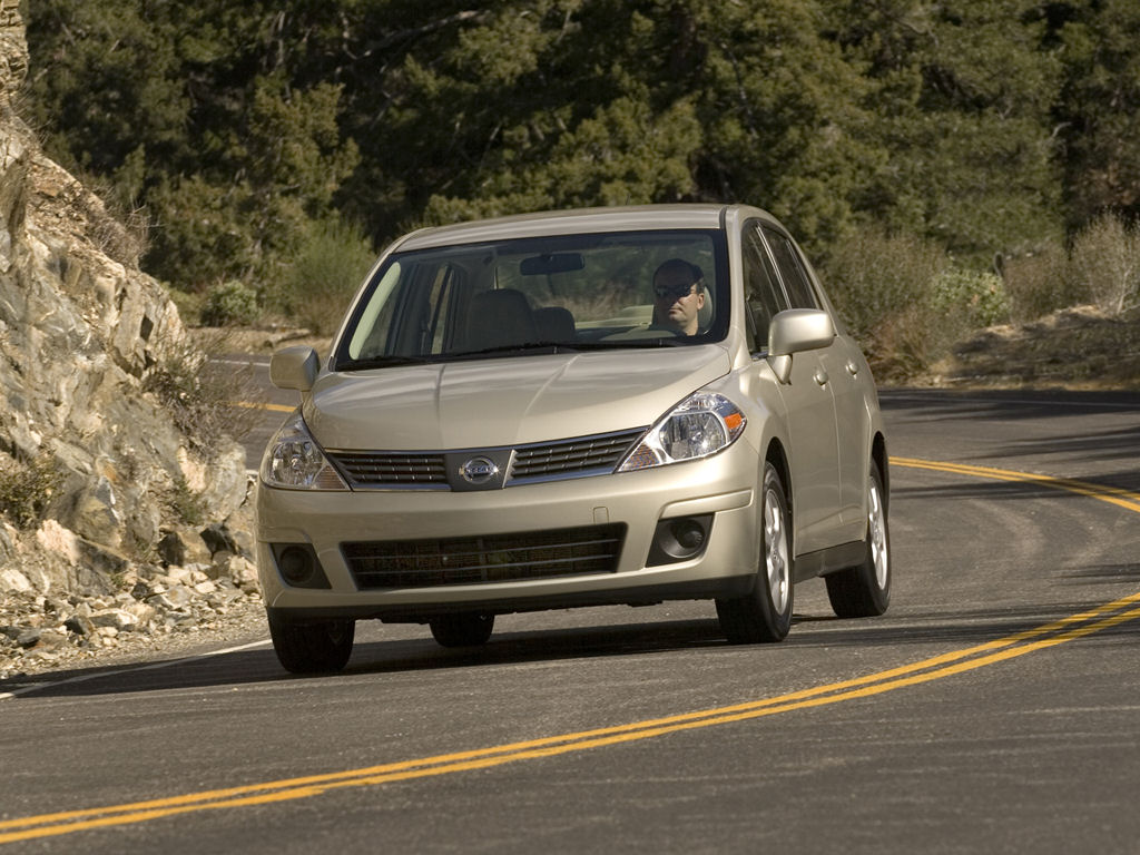 Nissan Versa Desktop Wallpaper