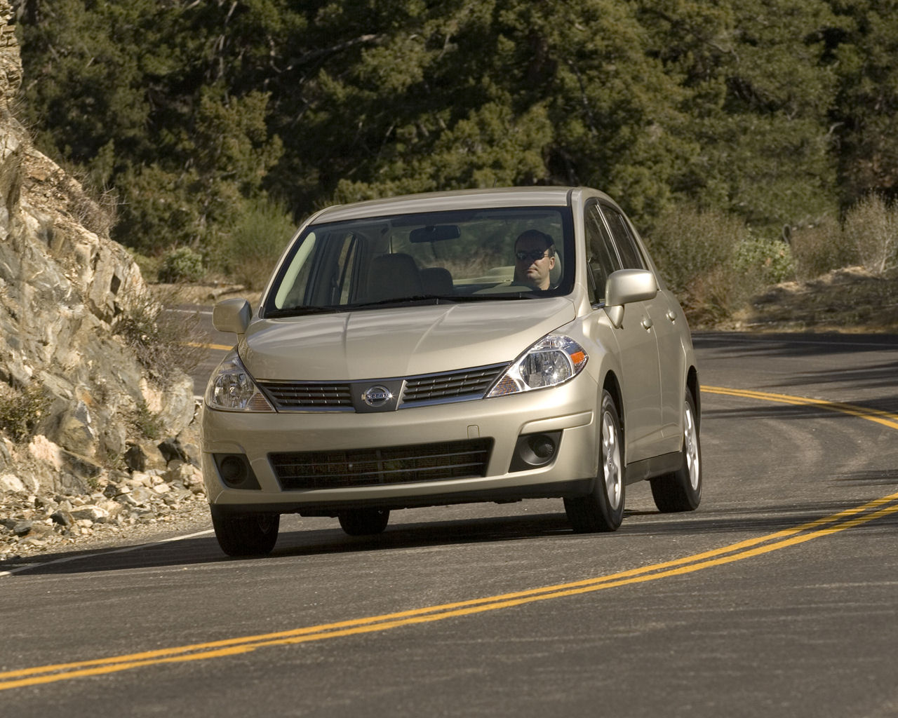 Nissan Versa Desktop Wallpaper