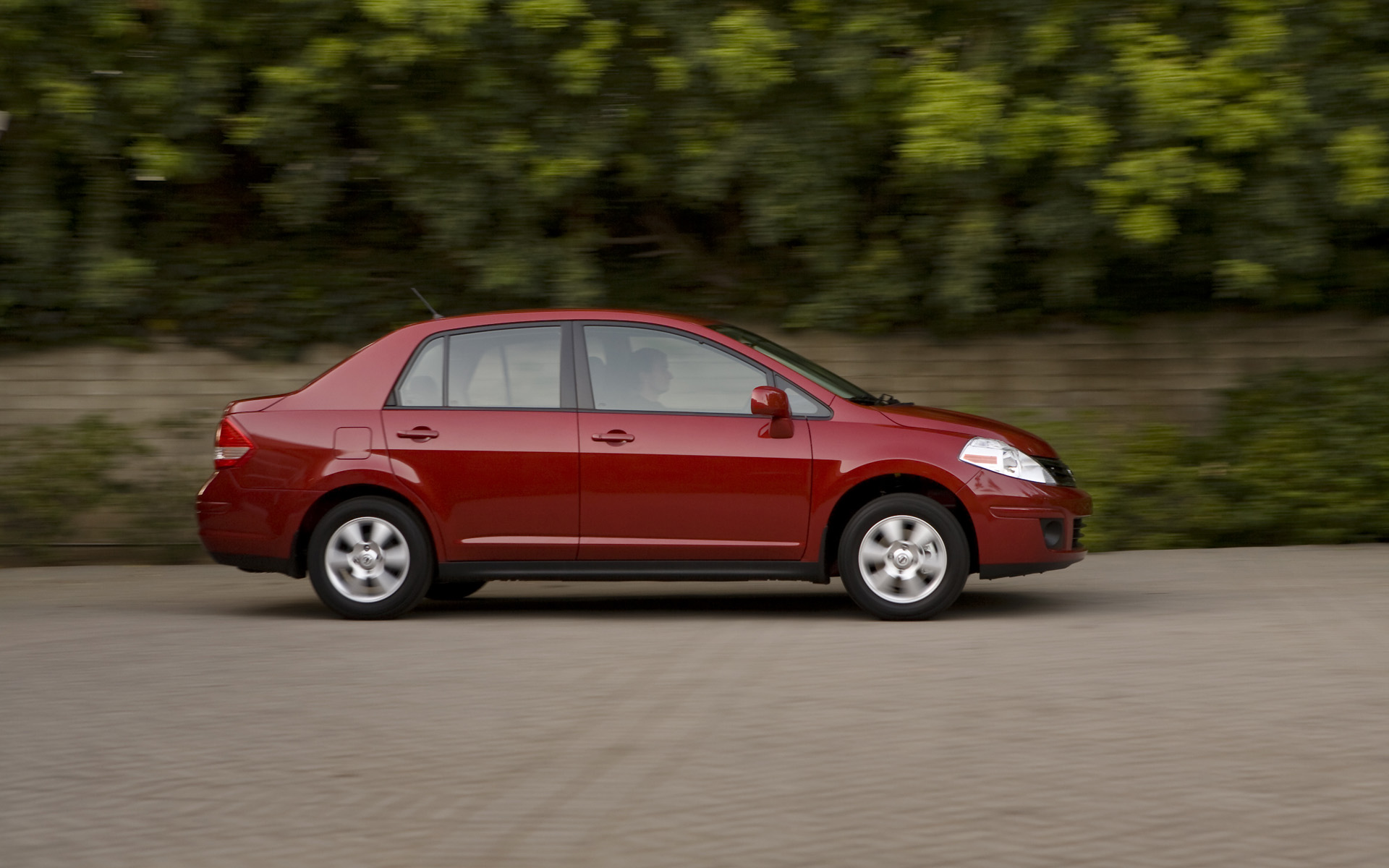 Nissan Versa Desktop Wallpaper