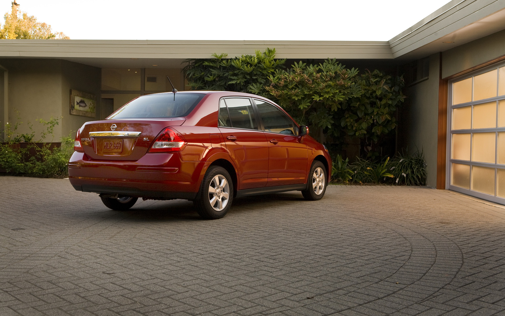 Nissan Versa Desktop Wallpaper