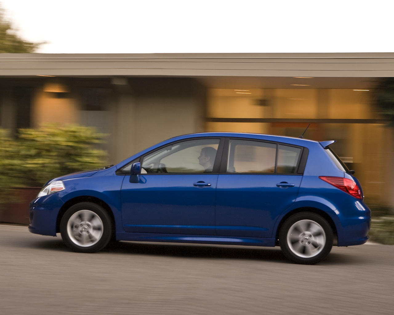 Nissan Versa Desktop Wallpaper