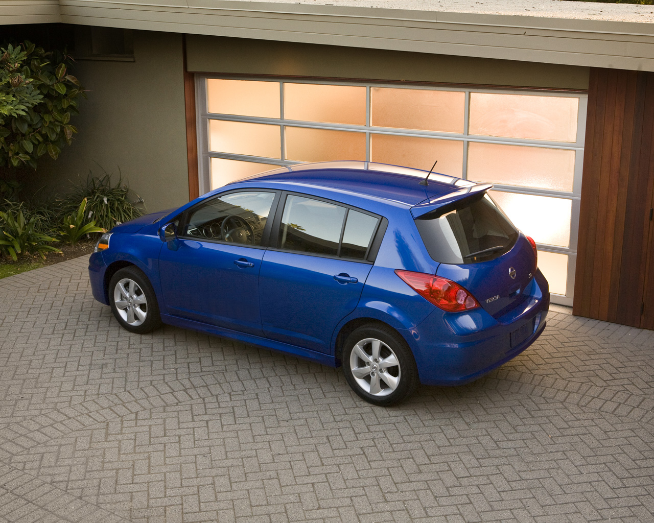 Nissan Versa Desktop Wallpaper