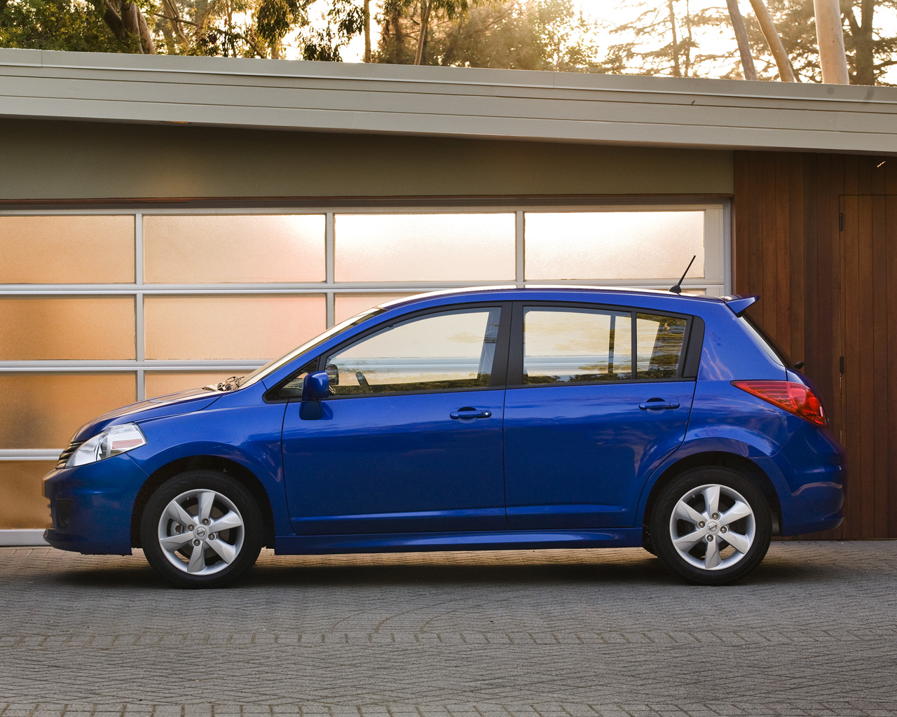 Nissan Versa Desktop Wallpaper