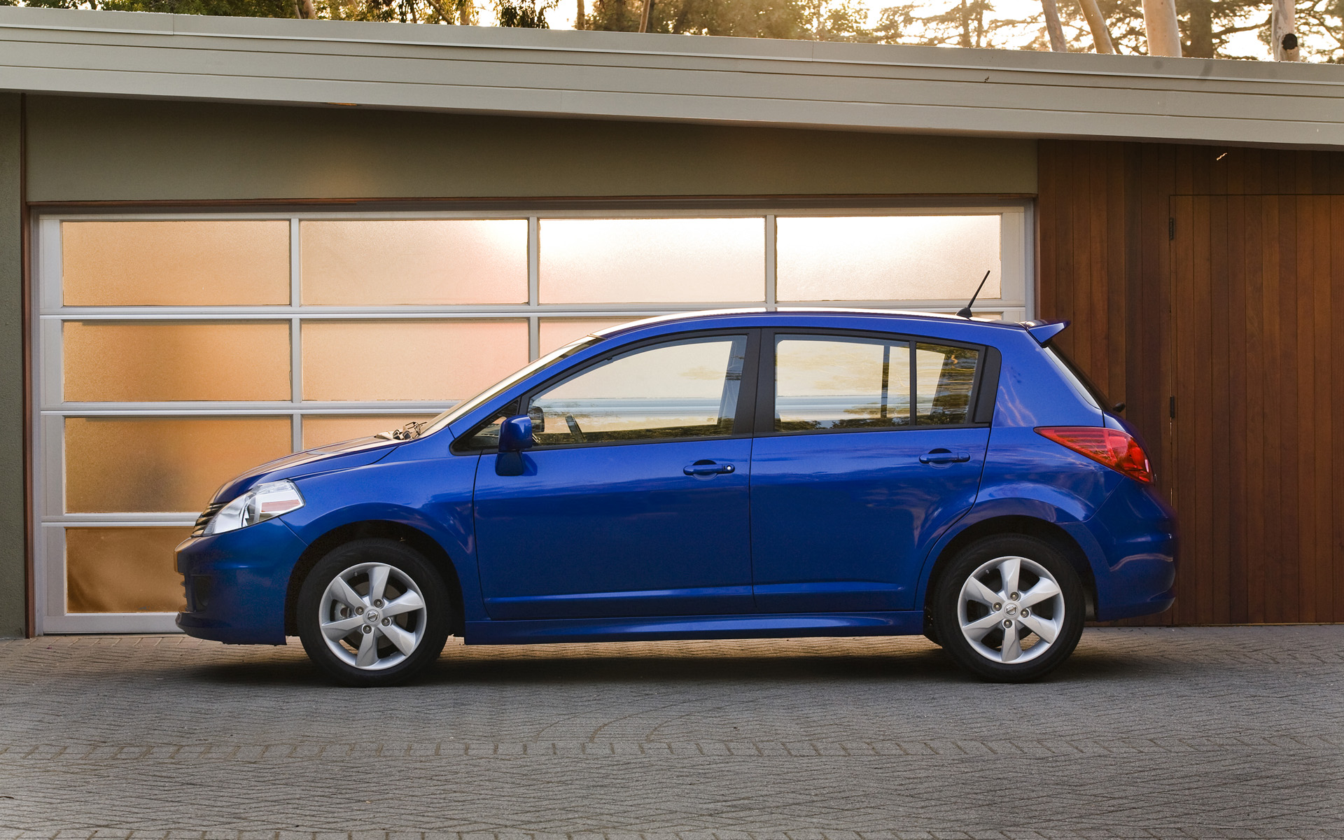 Nissan Versa Desktop Wallpaper