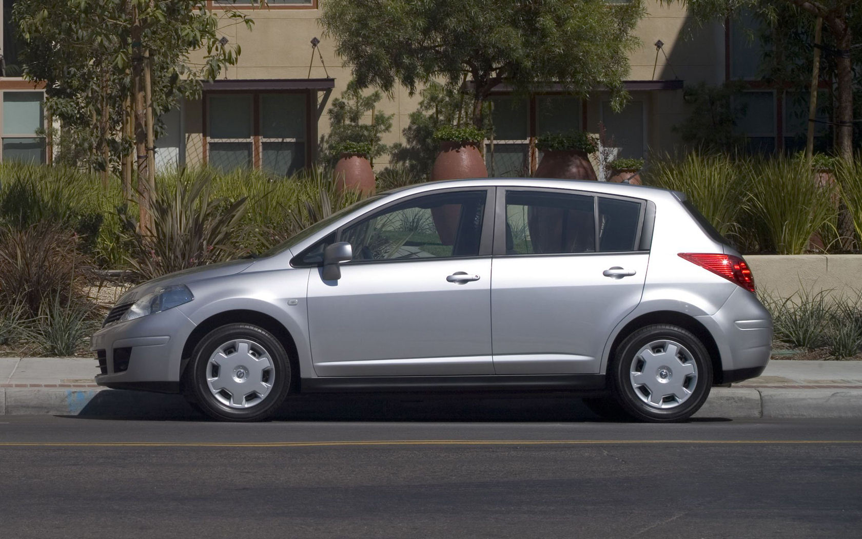 Nissan Versa Desktop Wallpaper