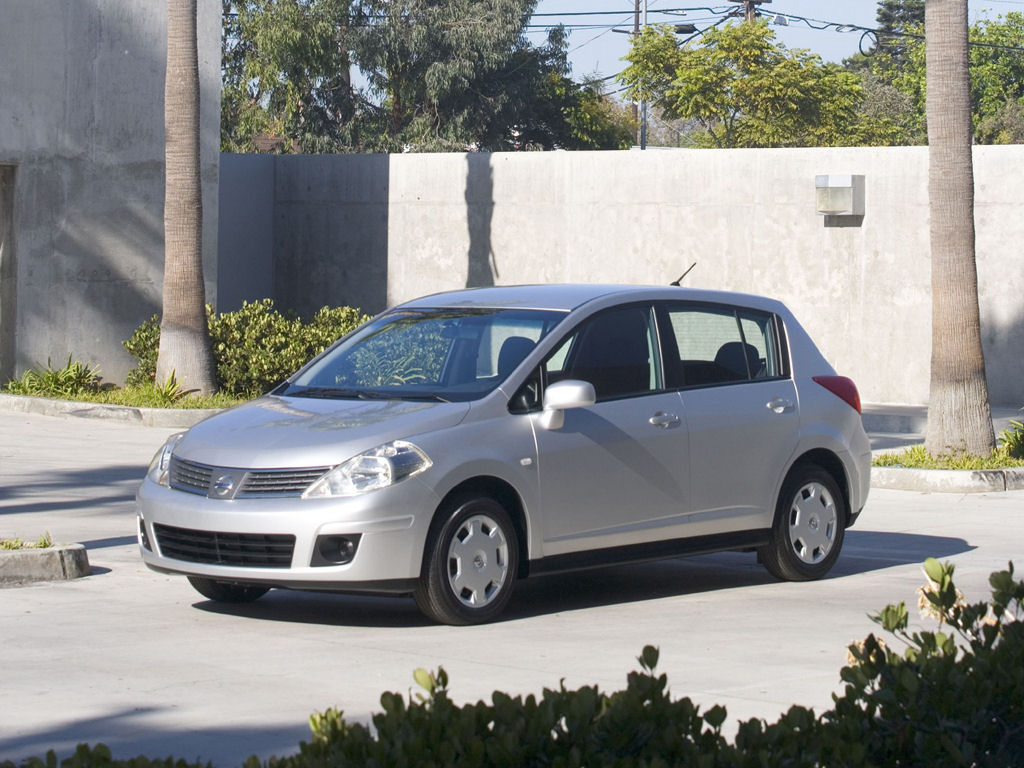 Nissan Versa Desktop Wallpaper